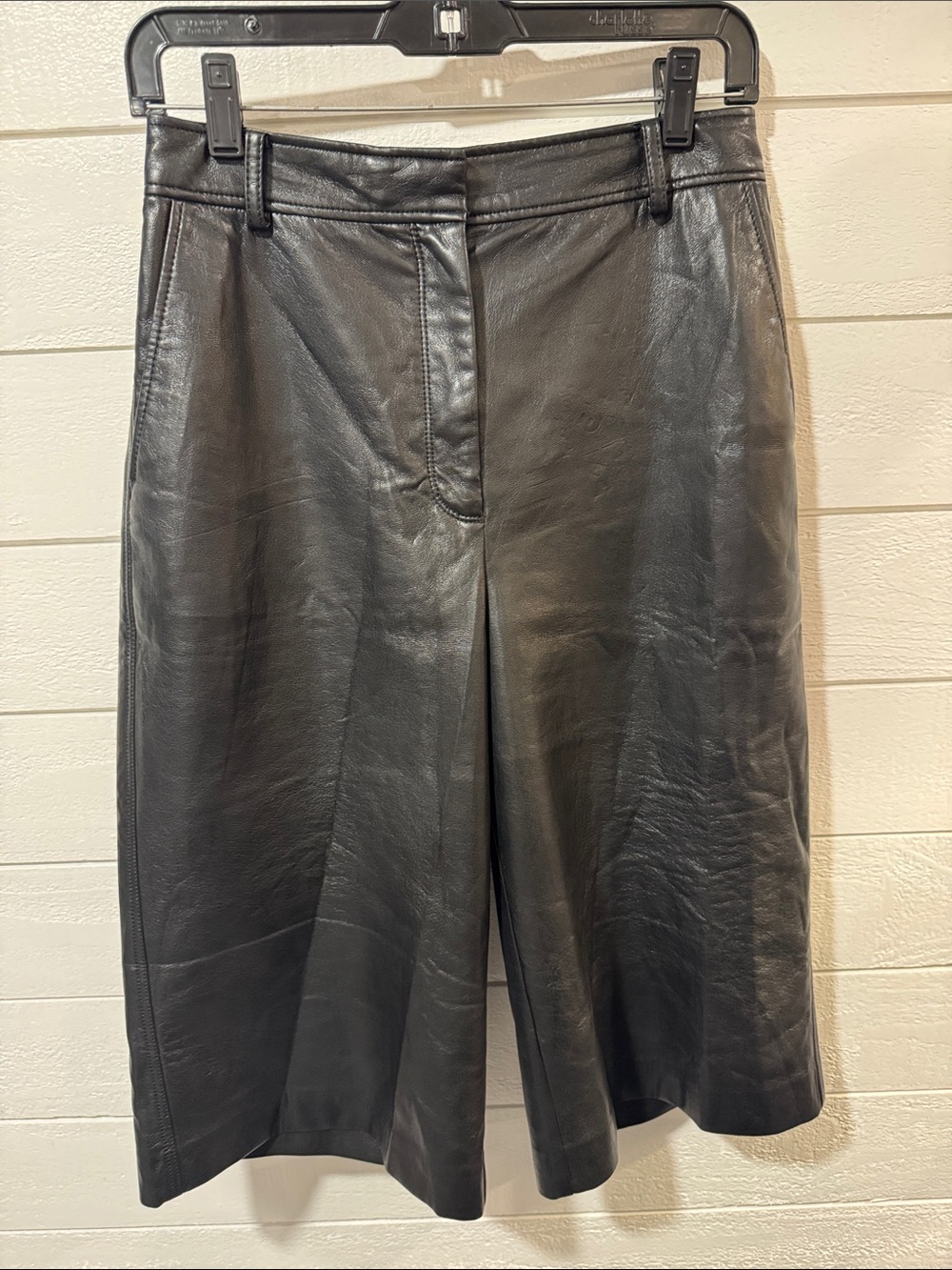 BABATON Vegan Leather Wide Leg Shorts- Sleek Classic Style- size 6 - Picture 4 of 4